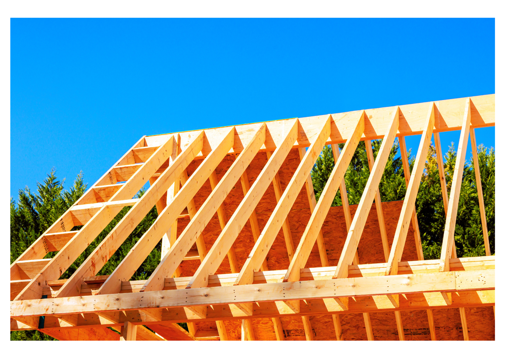 Structure de toiture en bois de charpente classe 2 pour maison individuelle.