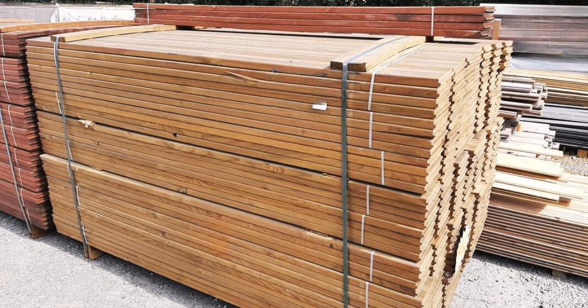 Lame de terrasse en pin classe 4 disponible au Marais Fleuri à Mareuil sur Lay et Marans
