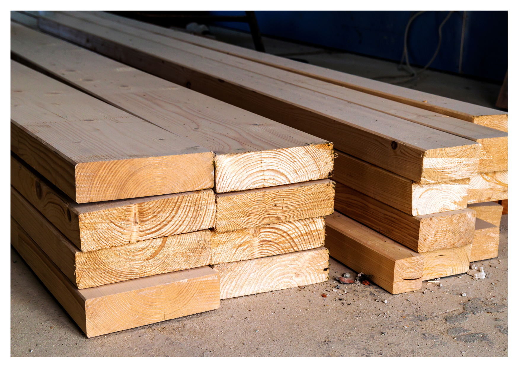 Bois de charpente traité classe 2 pour construction de toiture et structure bois.