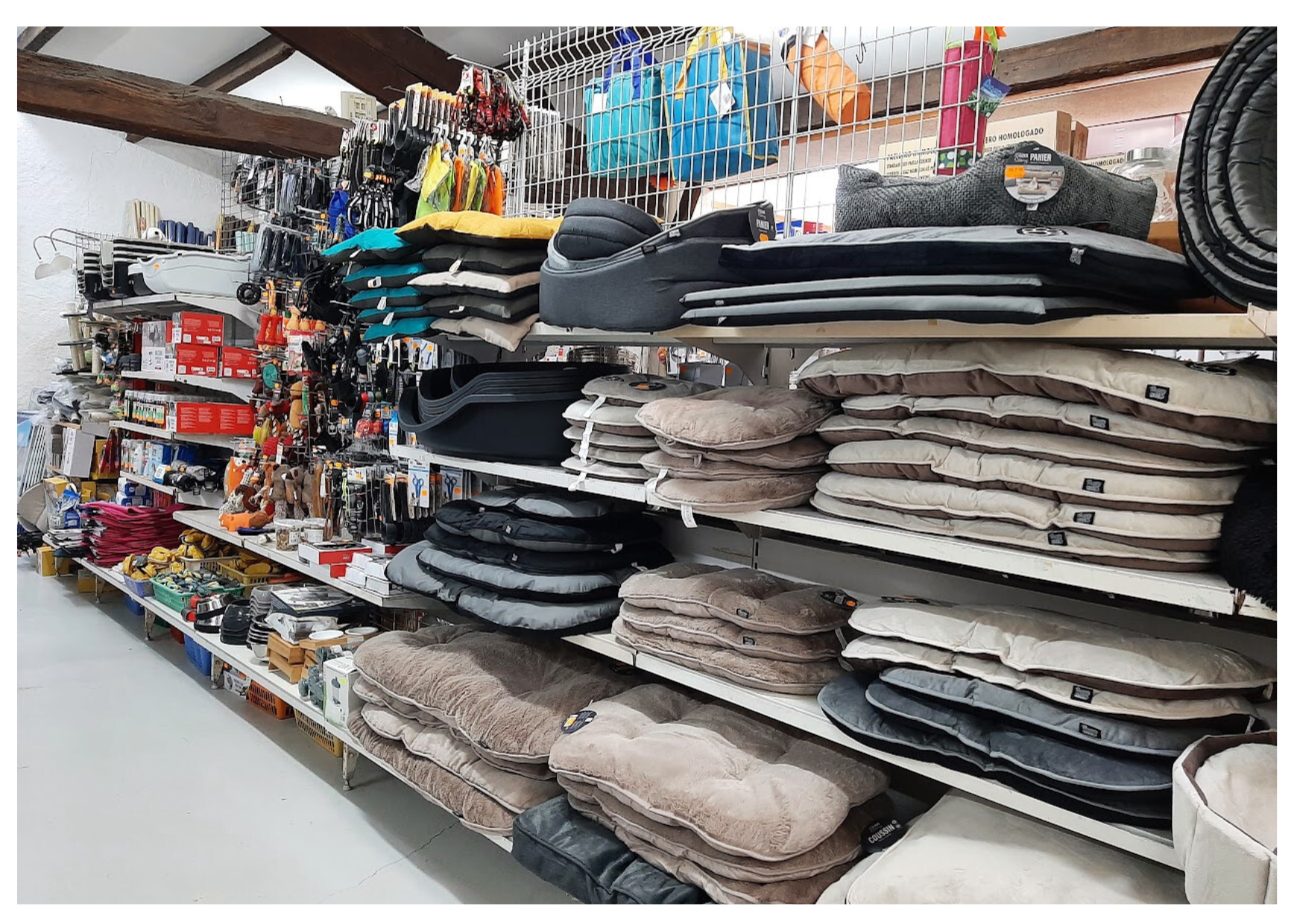 rayon accessoires pour animaux coussins, jouets, paniers Marais Fleuri