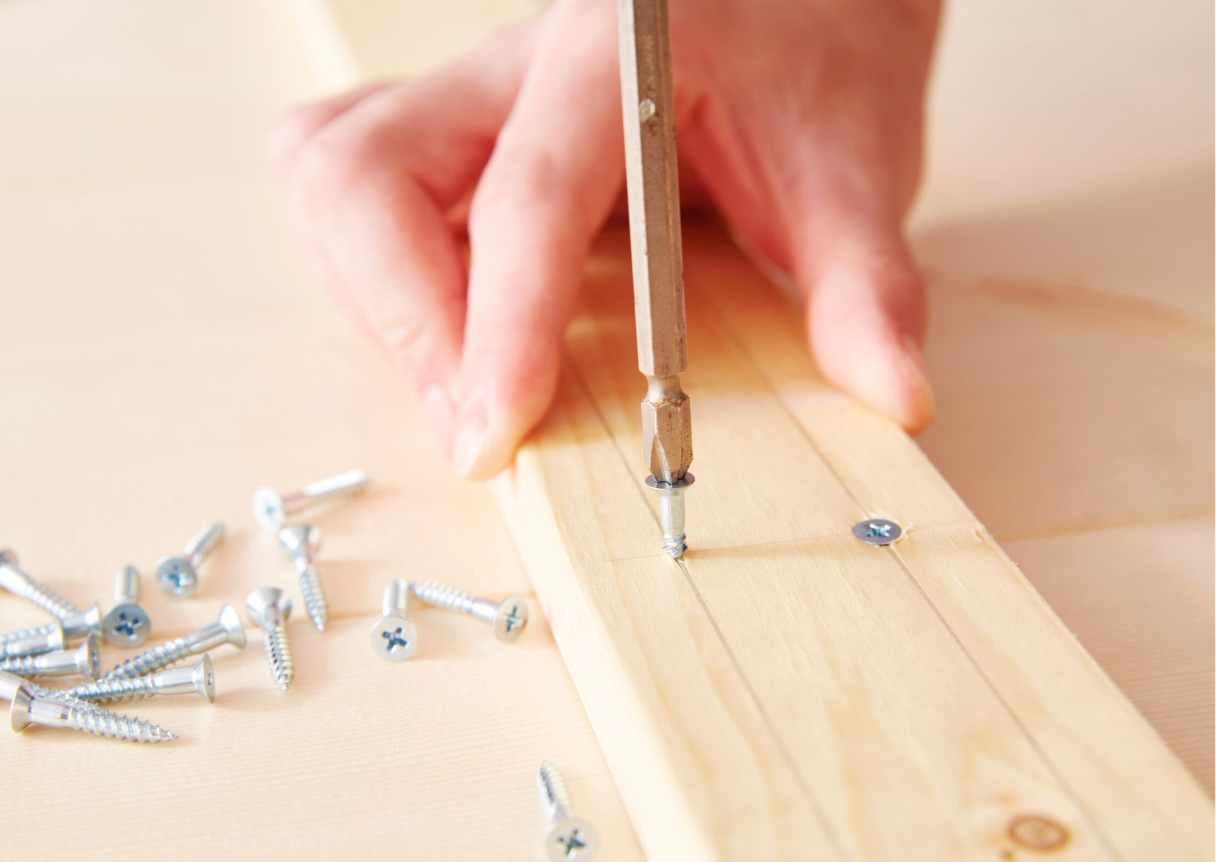 Différents modèles de vis de quincaillerie pour tous vos travaux de menuiserie et de bricolage.