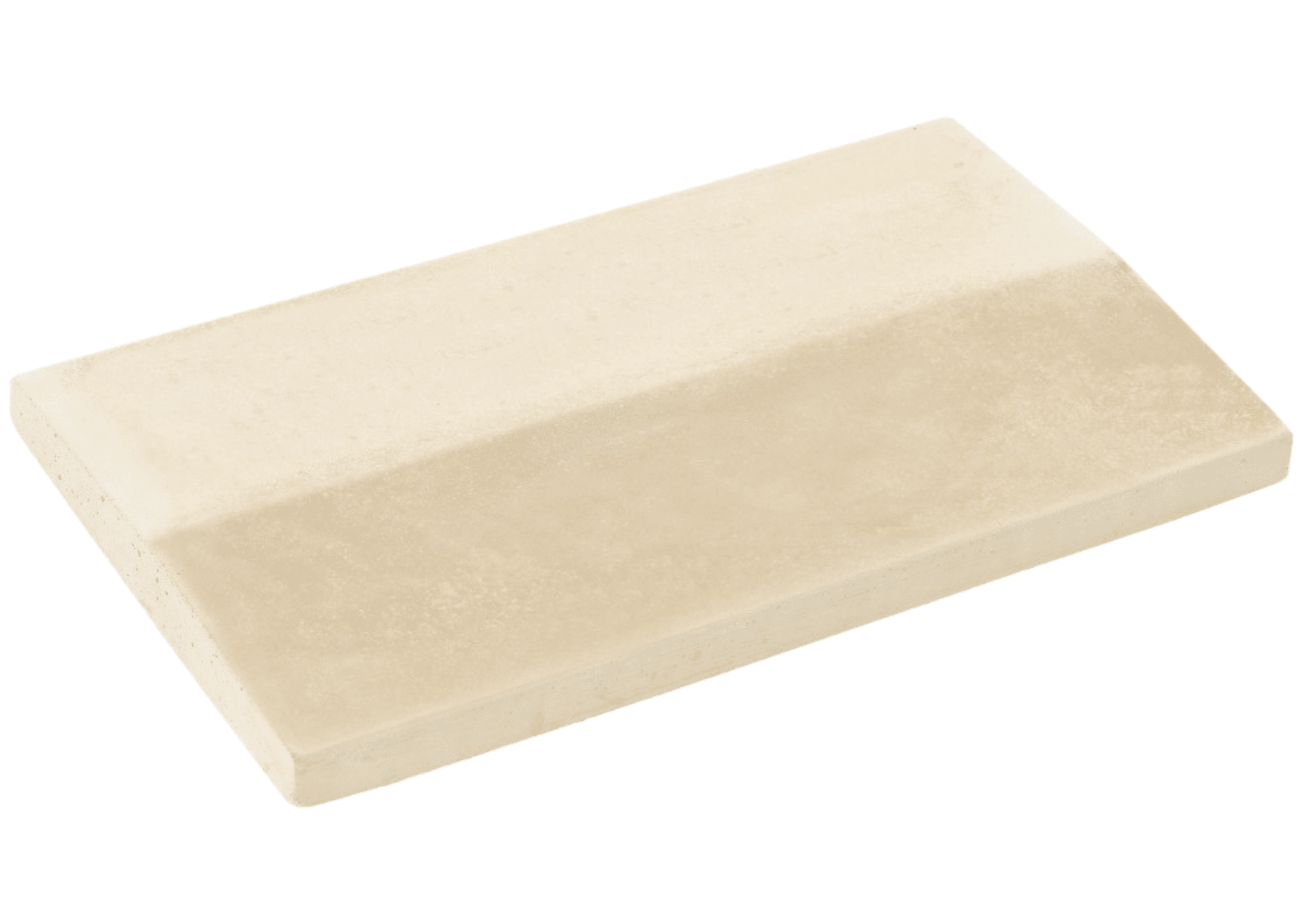 Dessus de muret en béton ton pierre, modèle lisse à 2 pentes, largeur 28 cm, disponible chez Marais Fleuri.