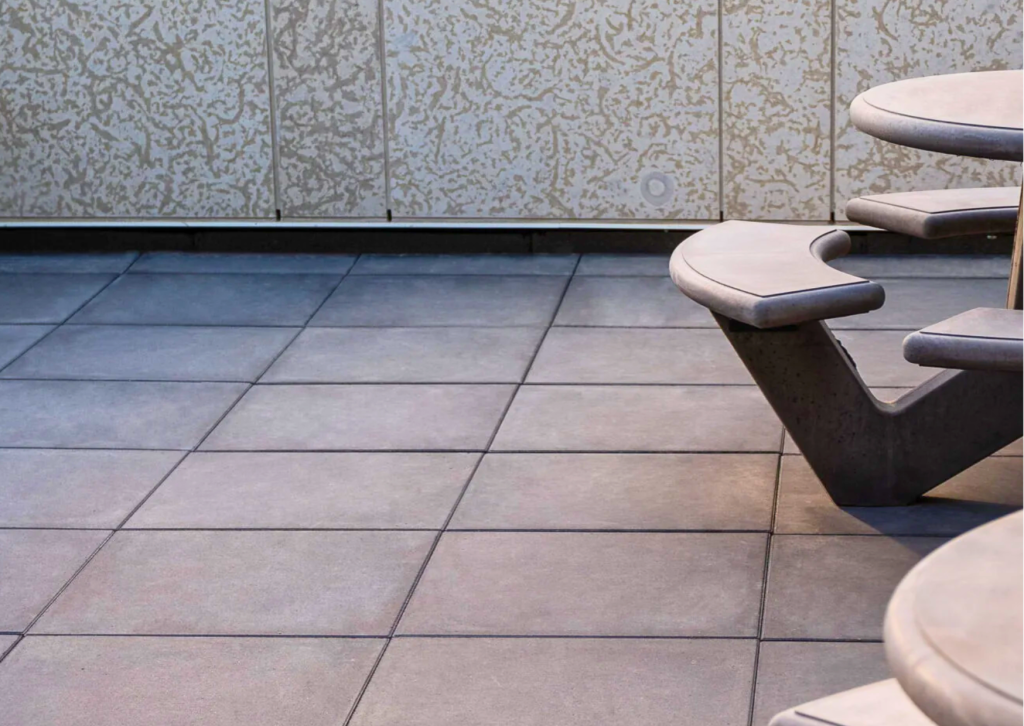 dalle lisse béton terrasse extérieure Marais Fleuri