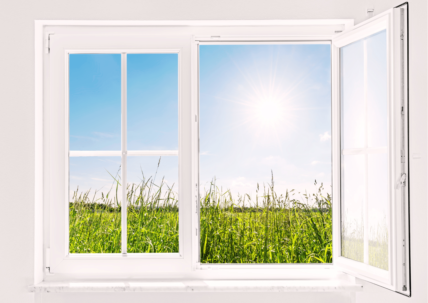 Fenêtre ouverte en PVC blanc avec petits bois intégrés offrant une vue lumineuse sur l'extérieur, disponible chez Marais Fleuri.